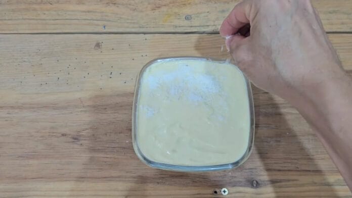 decorando com um pouco de coco ralado por cima