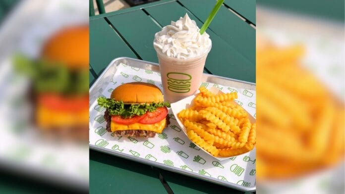 hamburguer batata frita e milkshake
