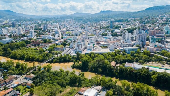 Estudantes de SC vão usar tecnologia para buscar soluções para problemas das cidades