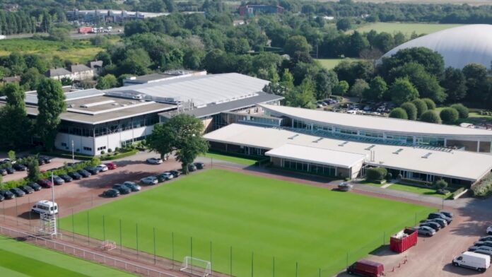 Empresa de herdeiro de gigante varejista ameaça demissões em massa após investimento de R$ 132 milhões no futebol