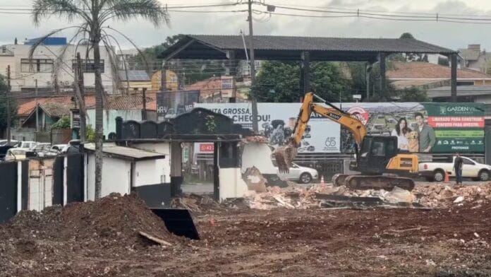 Estádio de campeão brasileiro começa a ser demolido em reforma milionária que mudará capacidade