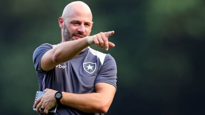 Ex-Botafogo, técnico Franclim Carvalho é anunciado em clube europeu após demissão e crise