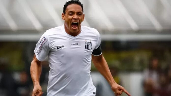 Ricardo Oliveira durante a época em que jogou no Santos, em 2015 (Foto: Ricardo Saibun, Santos FC)