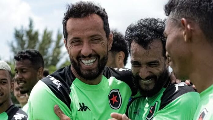 Ex-Vasco e Fluminense, Nenê abre o jogo sobre aposentadoria aos 45 anos em meio a negociações por SAF