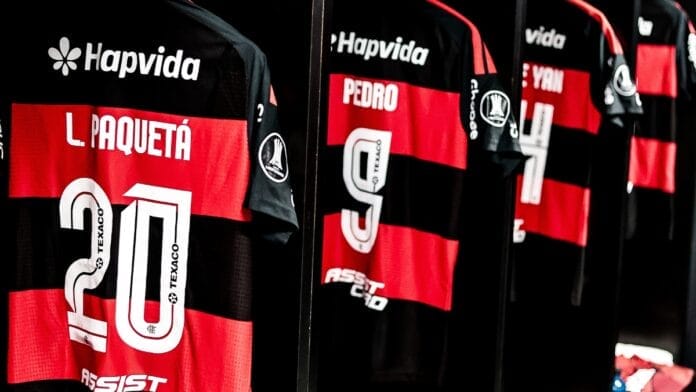 Flamengo muda patrocinador no uniforme em meio à proibição das bets e estreia acordo maior que o anterior