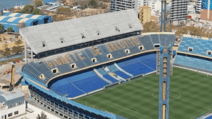 Estádio centenário da América do Sul conclui montagem de nova arquibancada durante obras para ampliar capacidade