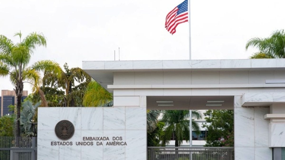 Polícia Federal realiza buscas em investigação contra suspeitos de atacar a Embaixada dos EUA