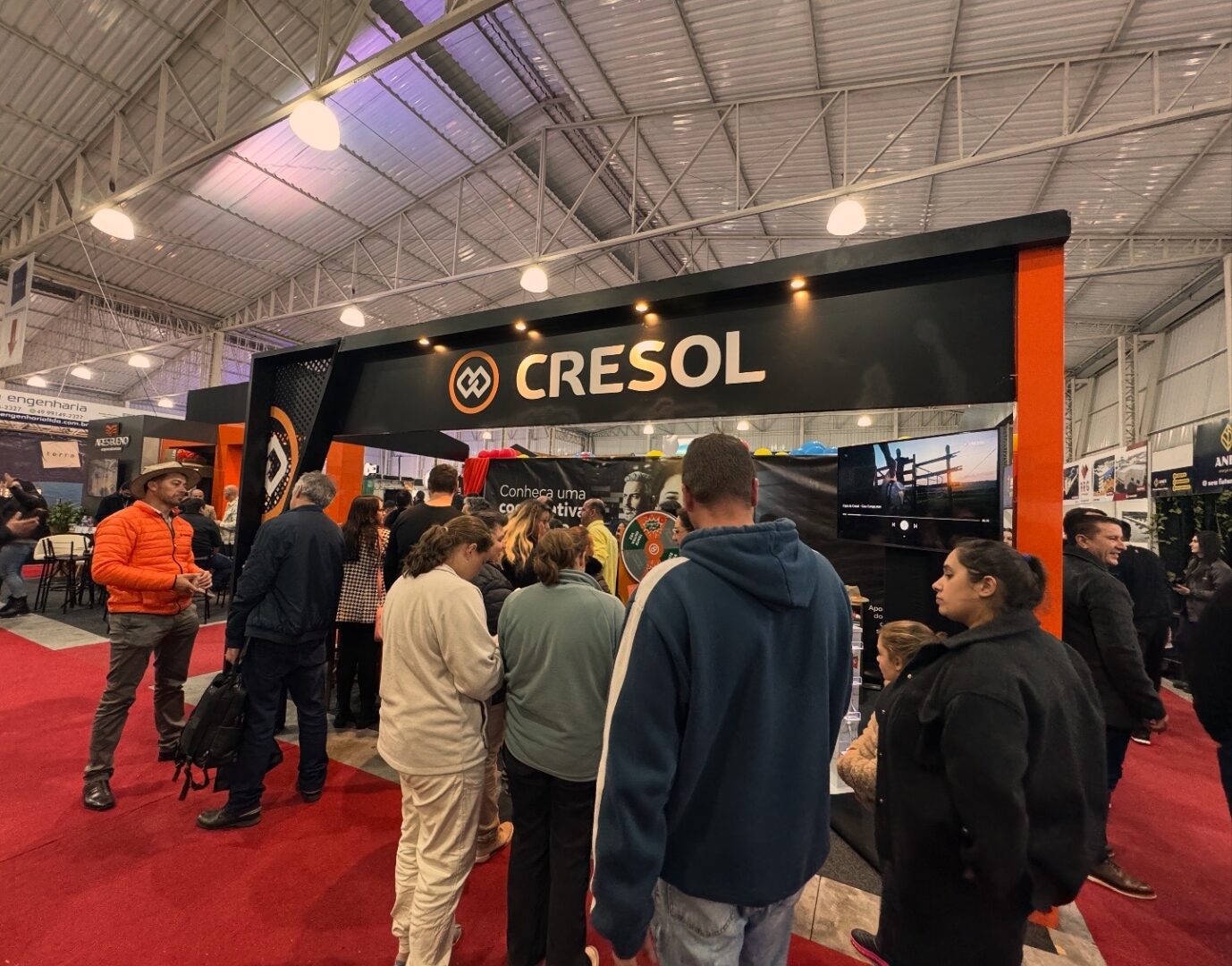 Cresol Excelência apresenta soluções para o agronegócio durante a ExpoLages 2026