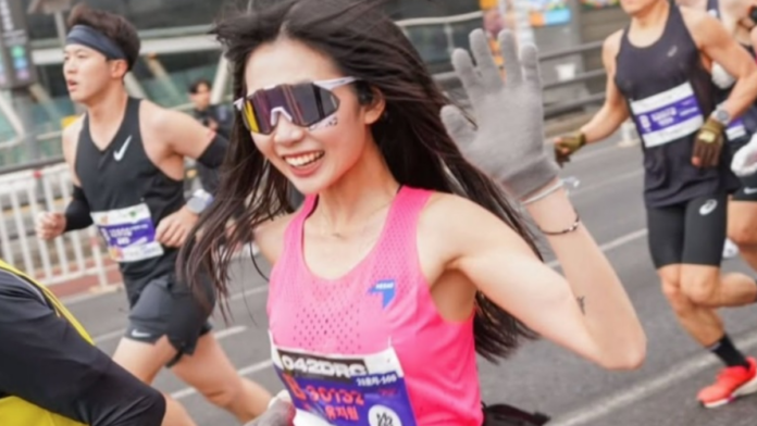 Influencer morre pouco antes da linha de chegada em uma prova de corrida de 21 km