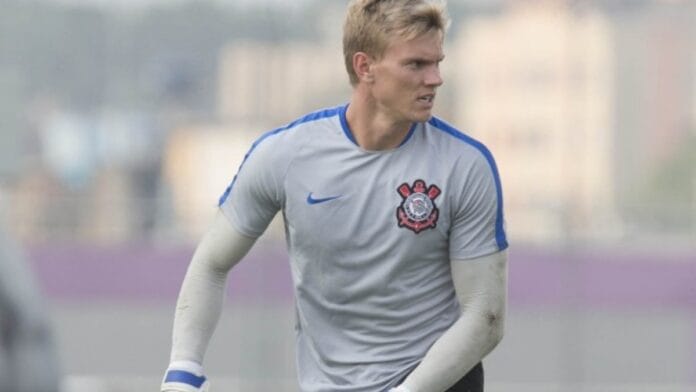 Irmão de goleiro ex-Corinthians e Grêmio é anunciado por SAF paulista após conquistar títulos na Europa
