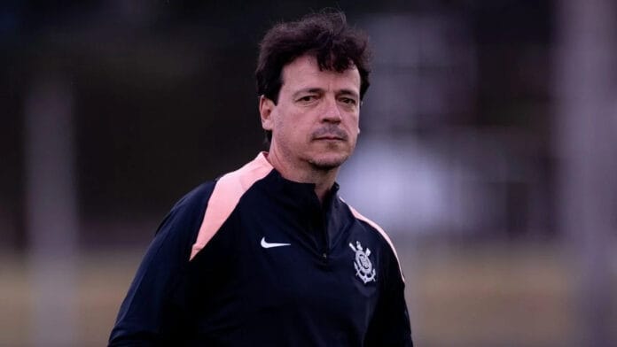 Jogador queridinho de Fernando Diniz no Corinthians acerta com novo clube após demissão do técnico