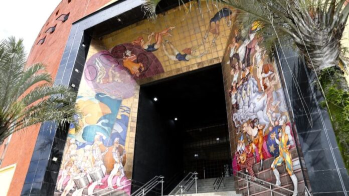 Juarez Machado transformou lembrança de infância em painel icônico de 963 peças em Joinville