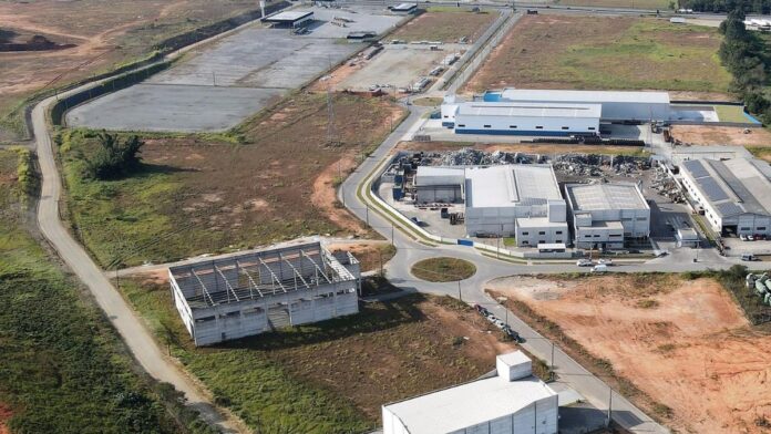 Foto visto de cima do loteamento de empresas onde ficam os terrenos do leilão de Araquari