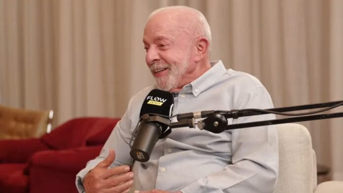 “Gosto mais de você do que da Globo”, brinca Lula no Flow ao falar sobre ausência em tom de crítica a regras