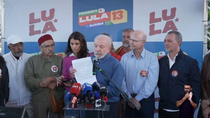 Lula promete entregar ao TSE autorização para abertura de sigilos dele e da família: “Pela minha honra”