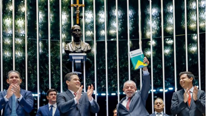 Escala 6×1: “Ninguém quer que empresa quebre nem que trabalhador morra por falta de descanso”, diz Lula sobre críticas