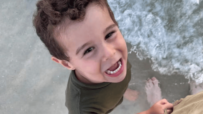 Mãe arrecada 700 brinquedos para distribuir depois de perder filho aos 3 anos de idade