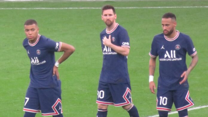 “Obrigado por me fazer amar ainda mais o futebol”: Neymar se declara para Messi em dia de homenagem do craque na seleção da Argentina