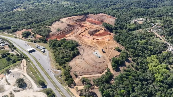 Terreno já está sendo preparado para a construção (Foto: Divulgação, ECB)