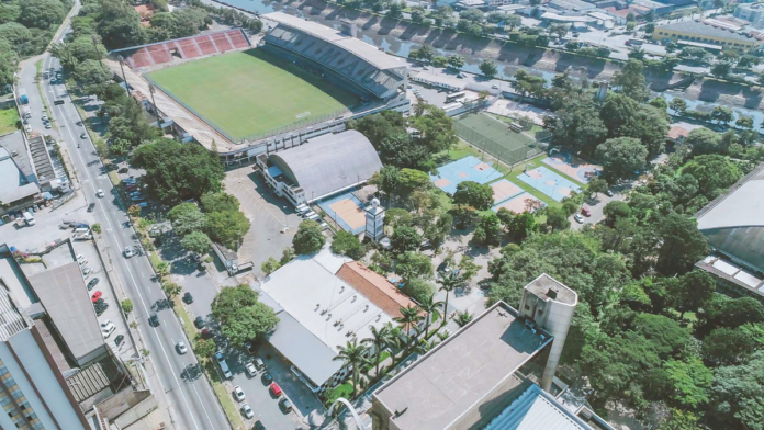 Dívida de R$ 2,7 bilhões leva clube de SP a cortar investimentos pela metade para evitar fim das atividades