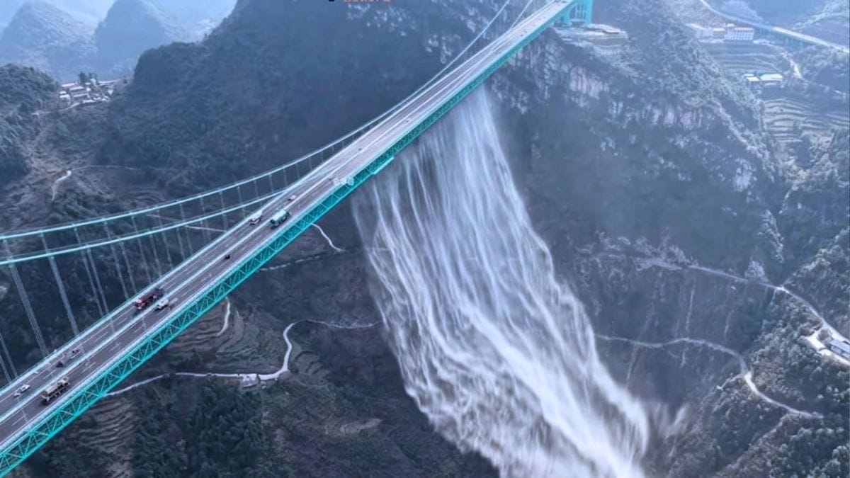 Panorama: Ponte mais alta do mundo “chora” cortina de água em abismo de 626 metros de altura