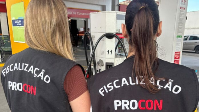 Procon de Blumenau aplica R$ 153 mil em multas a oito postos de combustíveis depois de fiscalização