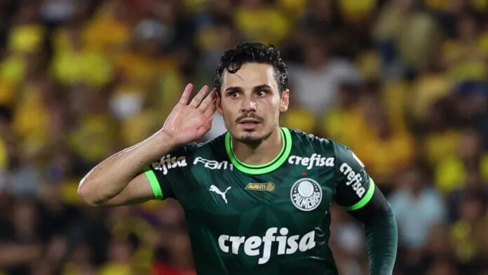 Raphael Veiga está de volta ao Palmeiras, mas não será usado por Abel Ferreira
