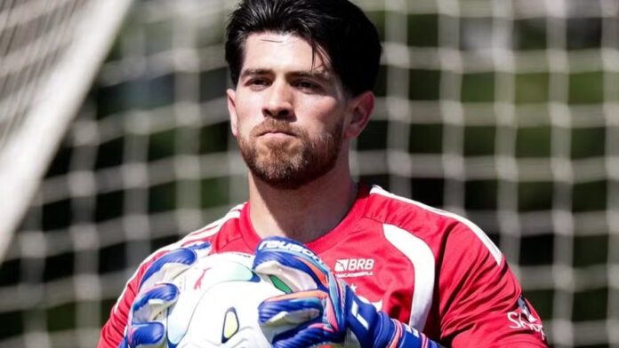 Rossi é sincero sobre ficar no Flamengo após críticas da torcida: “Por enquanto”
