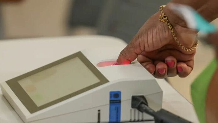 900 urnas são trocadas no Brasil durante o segundo turno das Eleições 2026