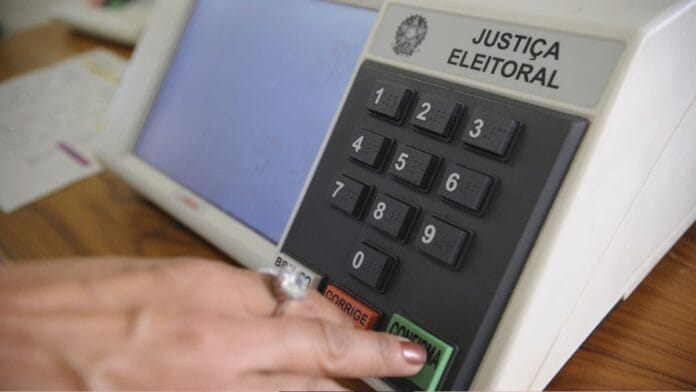 TSE registra mais de 1 milhão de justificativas de ausência na primeira hora do segundo turno