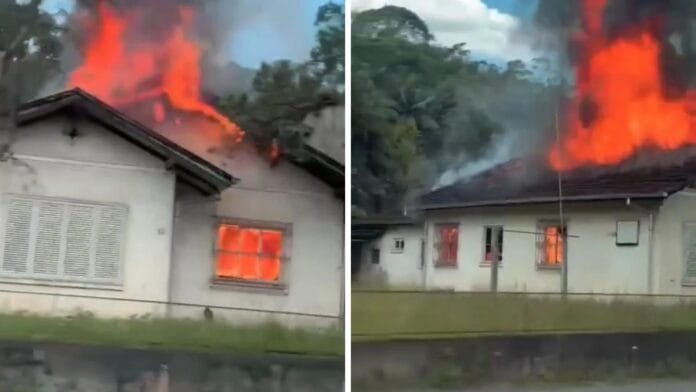Trabalhador recebe notícia de incêndio durante expediente e encontra casa destruída pelas chamas em Blumenau
