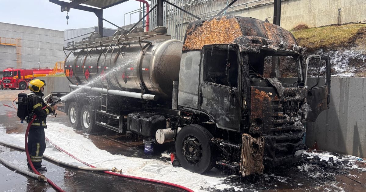 Incêndio em caminhão-tanque na Anjo Tintas, em Criciúma, já soma 13 trabalhadores atingidos