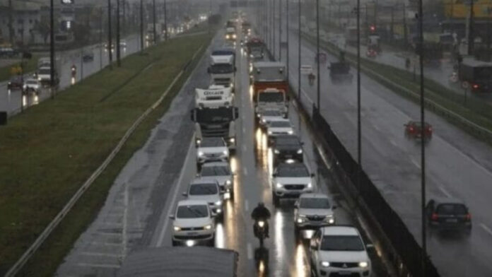 Rodovias BR-101 e BR-376 terão bloqueios totais durante a madrugada; veja datas e trechos