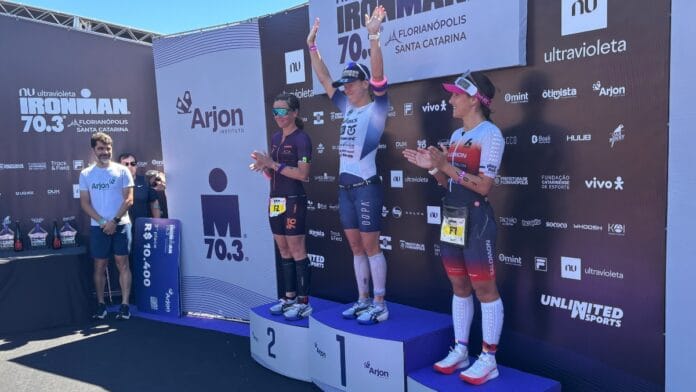 Triatleta Djenyfer Arnold é campeã do Ironman 70.3 de Florianópolis 2026