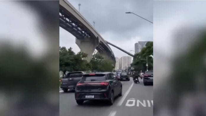 Guindaste caído em monotrilho em São Paulo