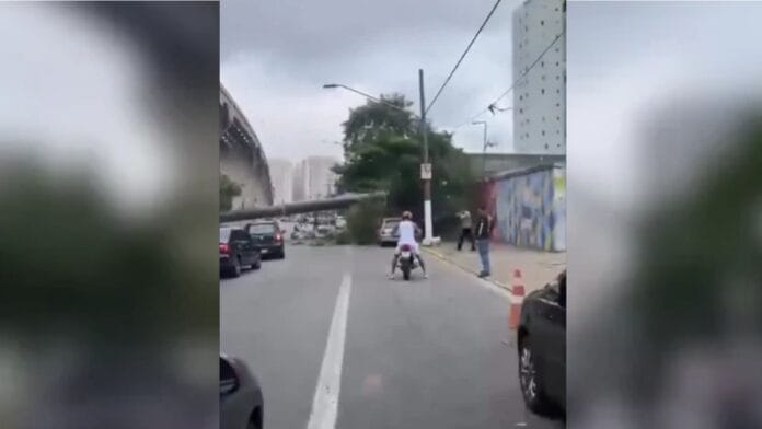Guindaste caído em monotrilho em São Paulo