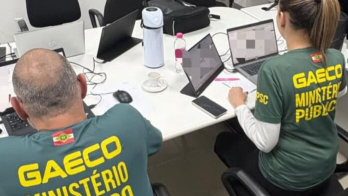 Ex-prefeita é alvo de operação que apura suspeita de corrupção em contratos da saúde em SC