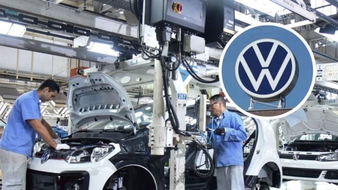 Volkswagen quer congelar salários de 660 mil funcionários até 2030; entenda