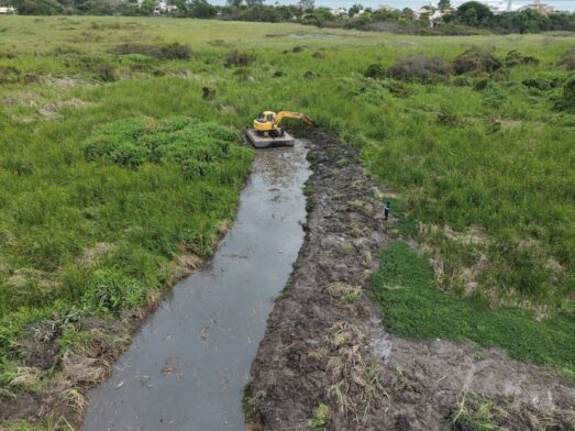 Florianópolis amplia limpeza do Rio da Lagoinha para prevenir alagamentos