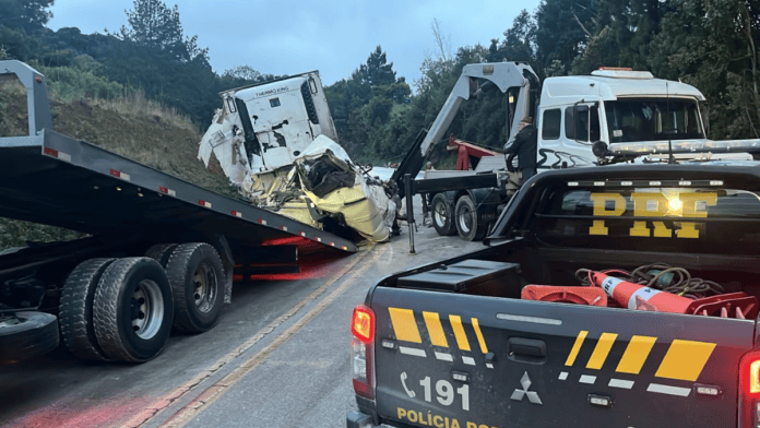BR-282 está interditada na Grande Florianópolis (Foto: PRF, Divulgação)