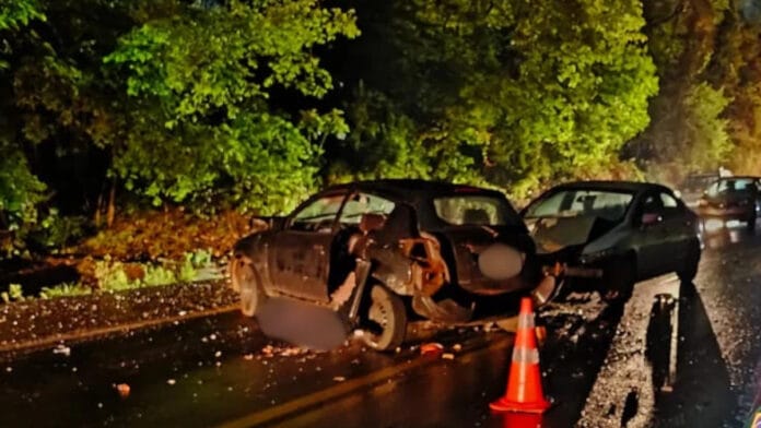 Acidente na BR-282 deixa uma pessoa morta e duas em estado grave após batida entre três veículos em SC