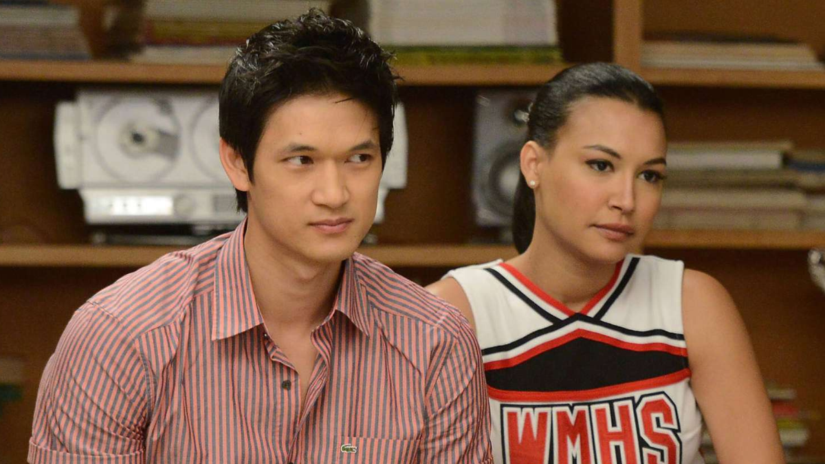 Harry Shum Jr. ficou conhecido mundialmente pelo papel de Mike Chang em Glee, série que também explorou sua experiência profissional com dança (Foto: Divulgação / IMDb)