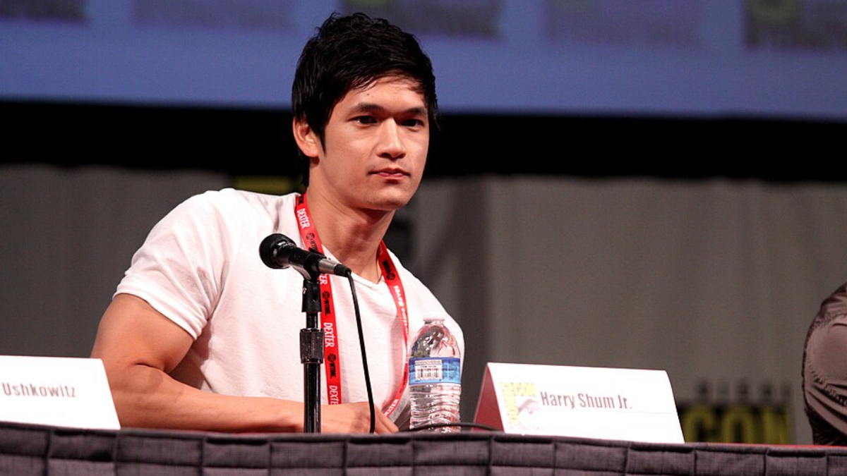 Harry Shum Jr. também construiu parte da carreira como dançarino e coreógrafo antes de ganhar projeção como ator em produções como Glee (Foto: Gage Skidmore / Wikimedia Commons)