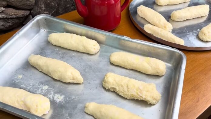 biscoitos posicionados na forma para assar