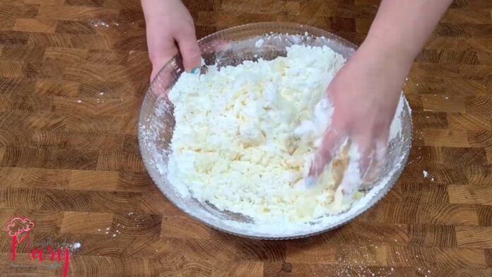 sovando a massa dos biscoitos