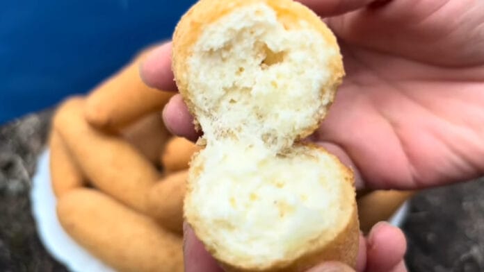 bolinho cortado ao meio