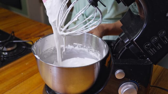 creme para adicionar encima do bolo