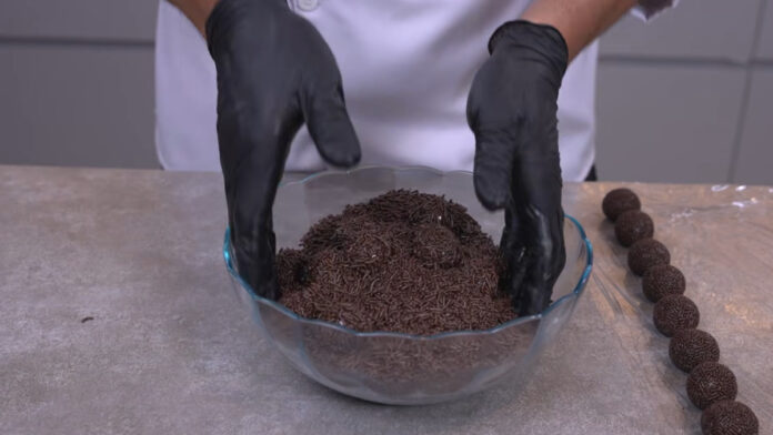 brigadeiros no pote com granulados