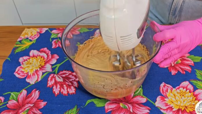 batendo os ingredientes do cappuccino cremoso
