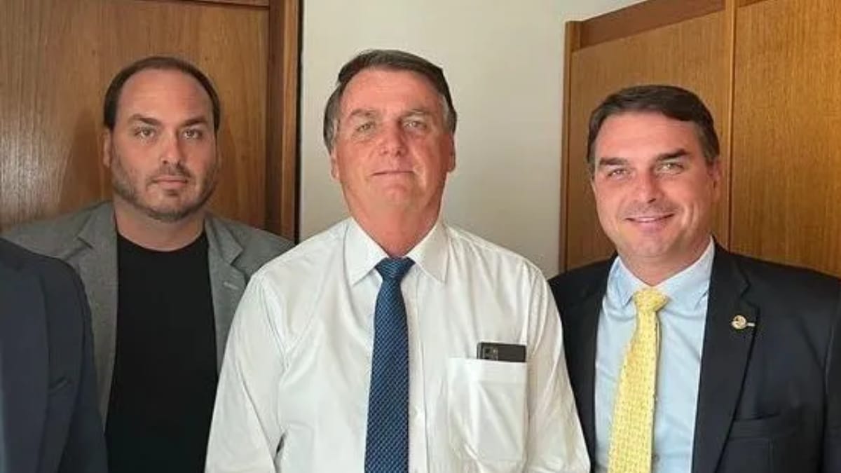 Em destaque: Após visita, Carlos Bolsonaro diz que pai está com “muita saudade” de Flávio e relata preocupação com saúde dele